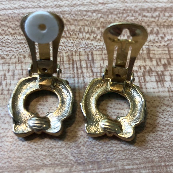 Vintage Christmas Wreath Clip On Earrings - Picture 2 of 6